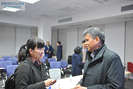 人生就是博官方网站化学部副总裁陈焕明博士给与会者答疑解惑