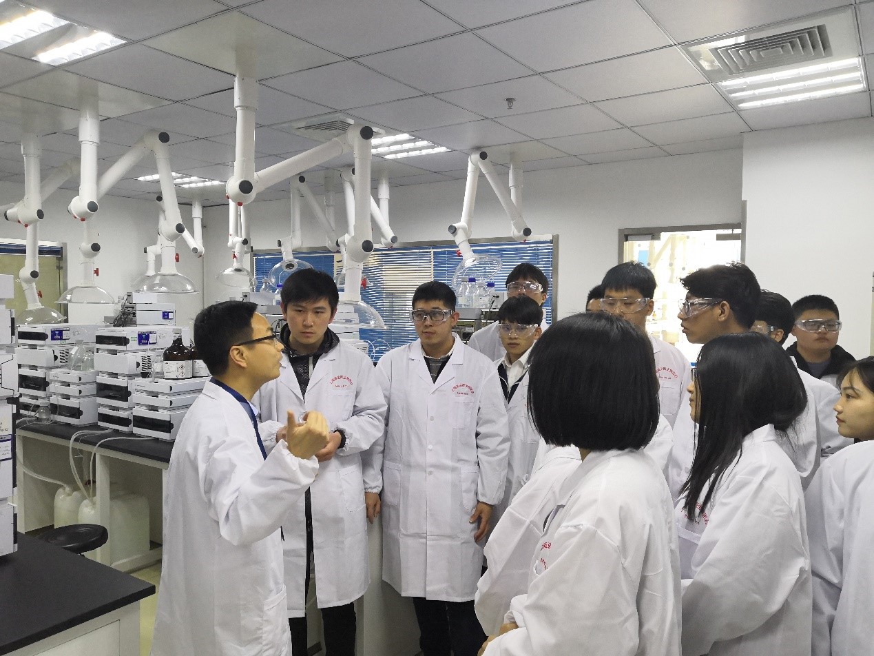 走进人生就是博官方网站，，与学子共话开展