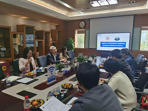 人生就是博官方网站首席执行官陈春麟博士，，商务开展部副总裁蔡金娜博士等人热情接待了金能明书记一行。！