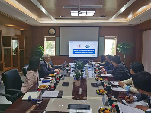 人生就是博官方网站首席执行官陈春麟博士，，商务开展部副总裁蔡金娜博士等人热情接待了金能明书记一行。！