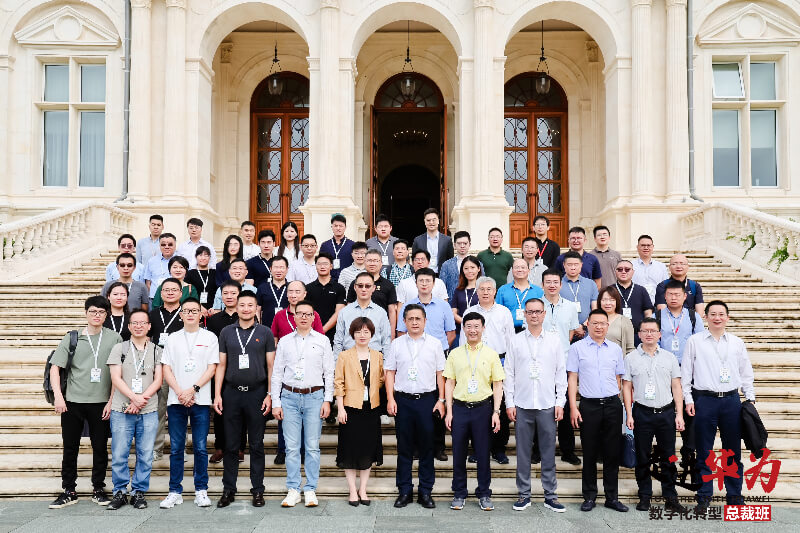 人生就是博官方网站陈春麟博士、、、蔡金娜博士走进华为·数字化转型总裁班，共探AI制药新未来.jpg